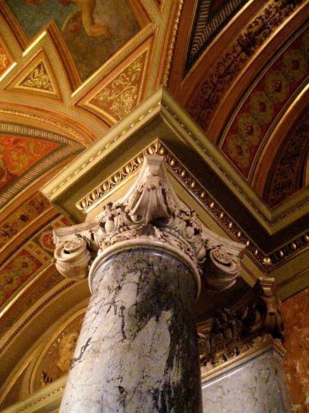 budapest opera house column