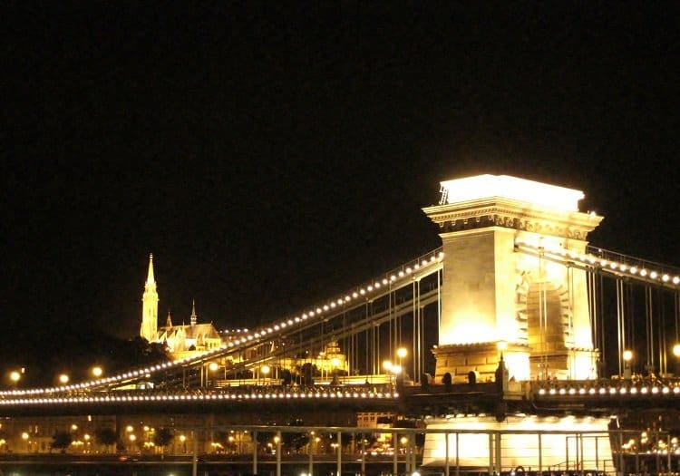 chain bridge at night budapest