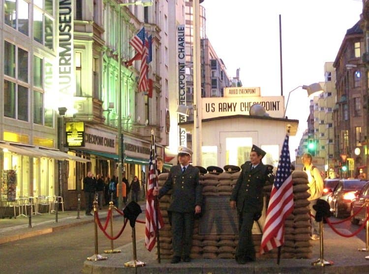 checkpoint charlie guards berlin