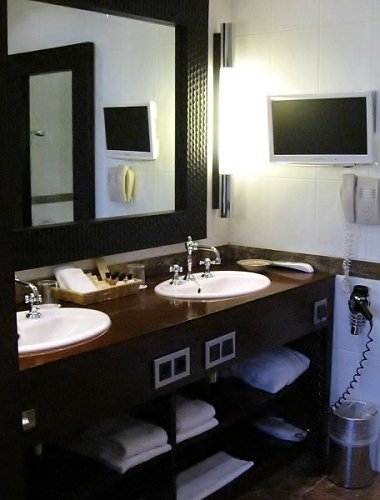 heckers hotel suite bathroom kurfurstendamm