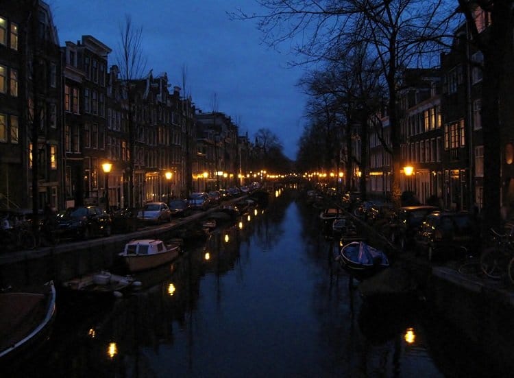 canals in amsterdam night