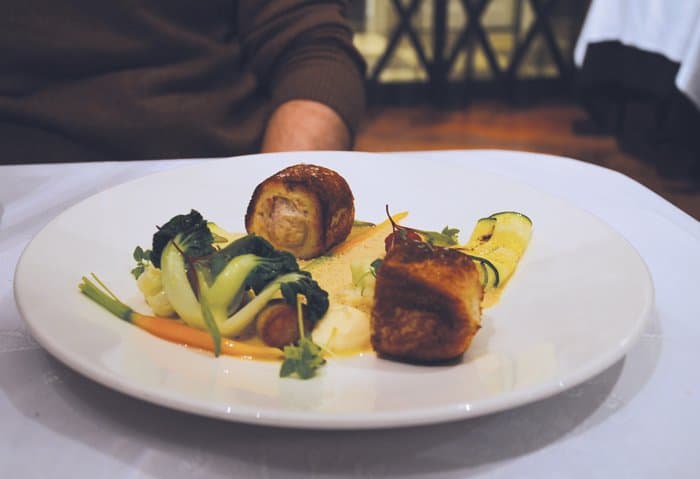 Rabbit en croute with carrot, raspberries and fricassee sauce 