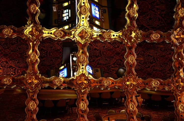 trump taj casino mirrors