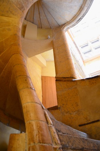 circular staircase traboule lyon