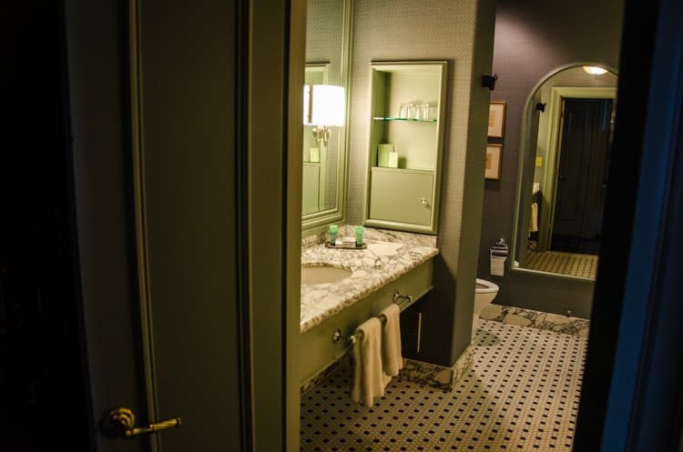 hotel ICON bathroom