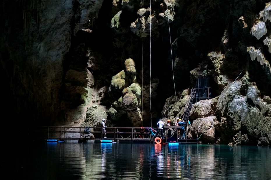The dive platform at the bottom of the cave